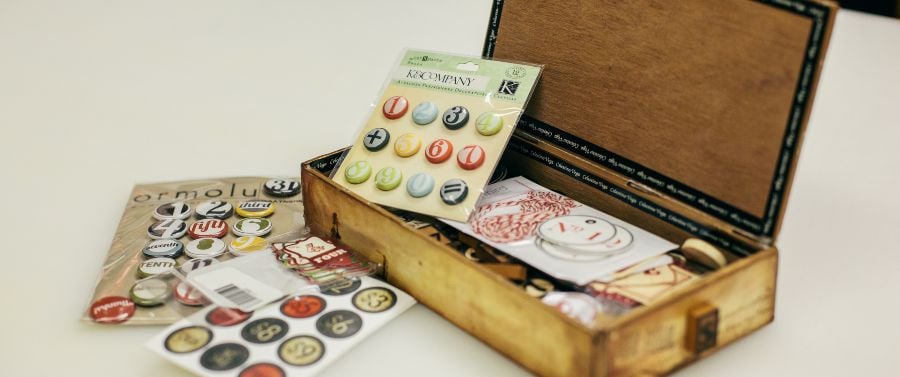 Box of Alpha and Numerical Buttons