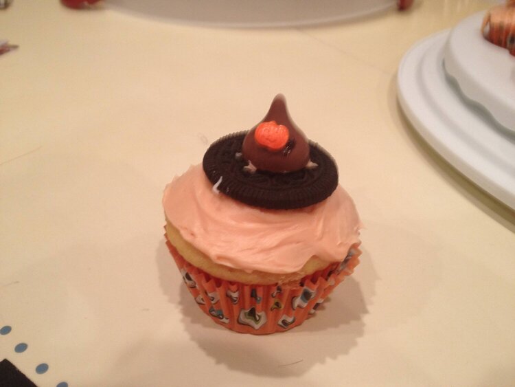 witch hat cupcake
