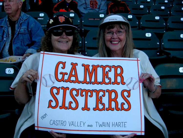 Gamer sisters