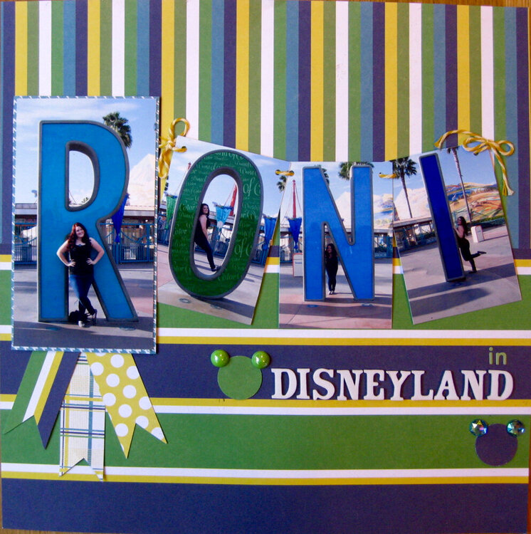 Roni in Disneyland