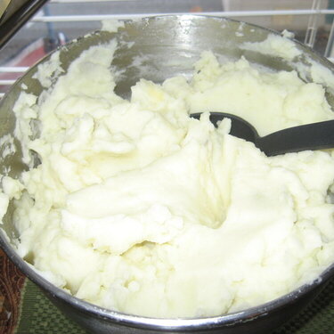 Thanksgiving: whipped cheesy potatoes