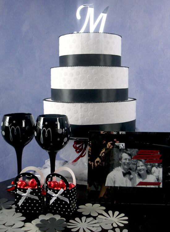 Wedding Cake &amp; Favors