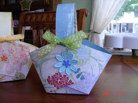 Paper gift baskets
