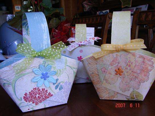 Paper gift baskets