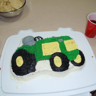 Donnie&#039;s John Deere tractor cake