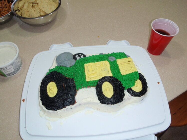 Donnie&#039;s John Deere tractor cake