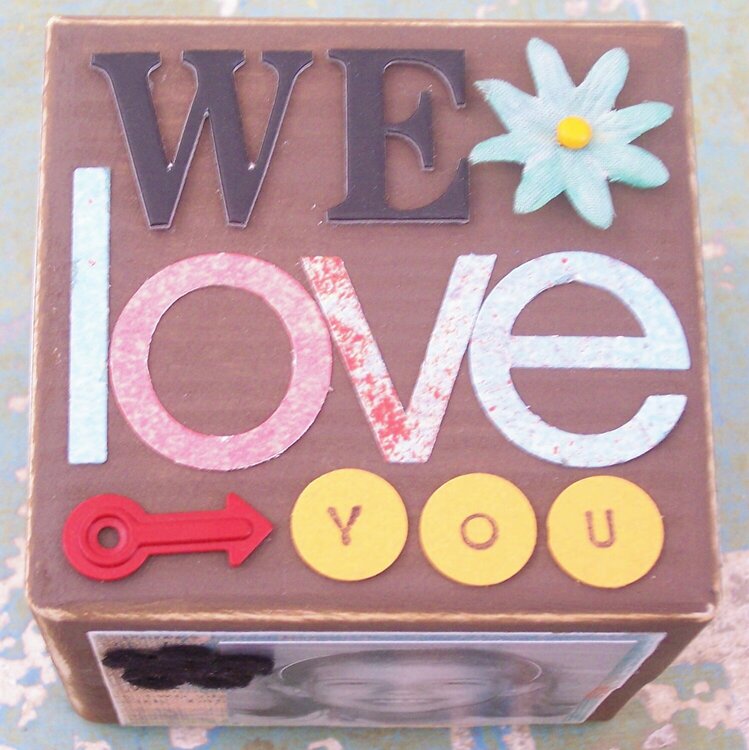 &quot;We Love You&quot; photo cube