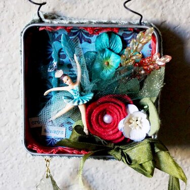 Altered Tin Shadowbox *Clearsnap DT*