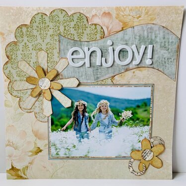 Reminisce Simply Vintage Collection 12x12 Layout