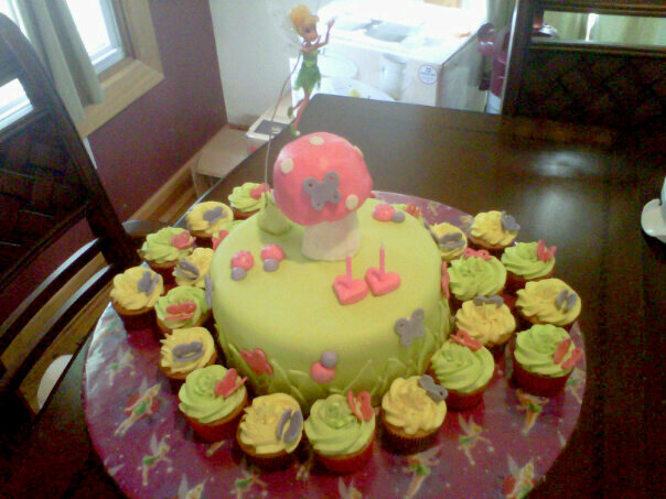 TINKERBLL CAKE WITH MATCHING CUPCAKES