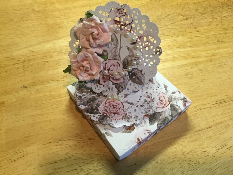 Roses and Pearls Easel  in Box