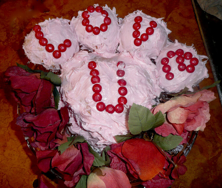 Love U valentines day cake