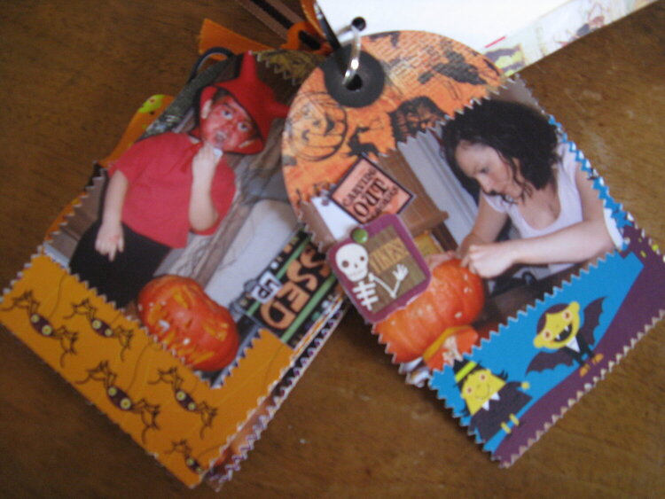 Mini-album Halloween - pages 2 and 3