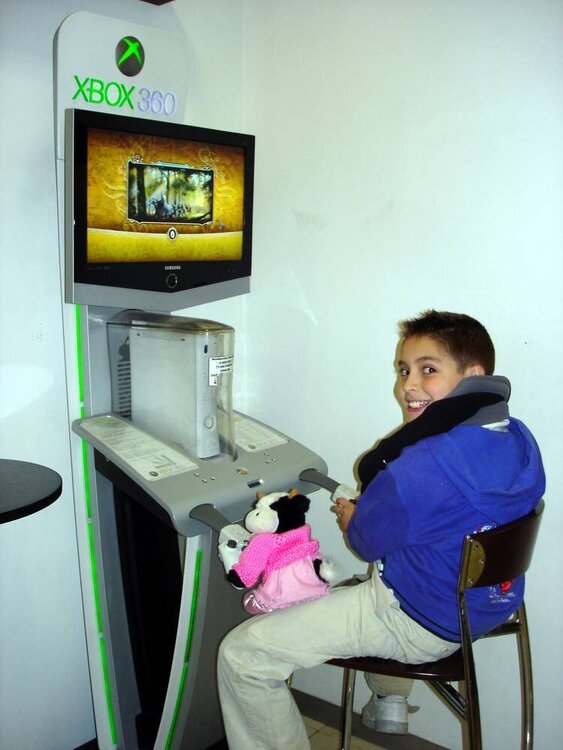 2006 Dic 22 - Jugando XBOX 360 con Steve