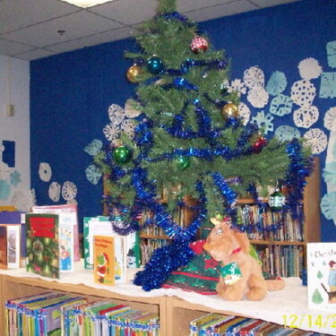 Library Christmas Tree 1