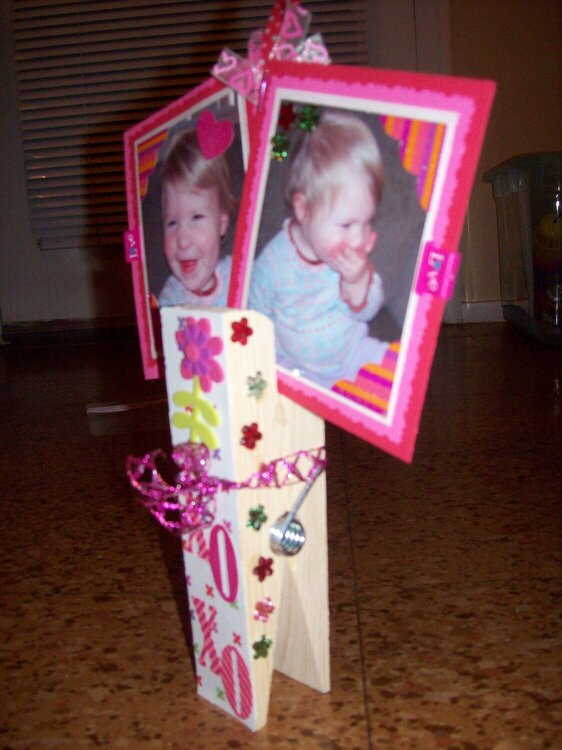 Clothes pin photo frame~side view
