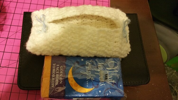 crochet pocket tissue holder