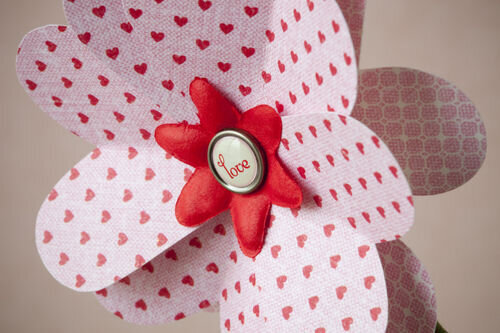 Love Notes Valentine&#039;s Flower