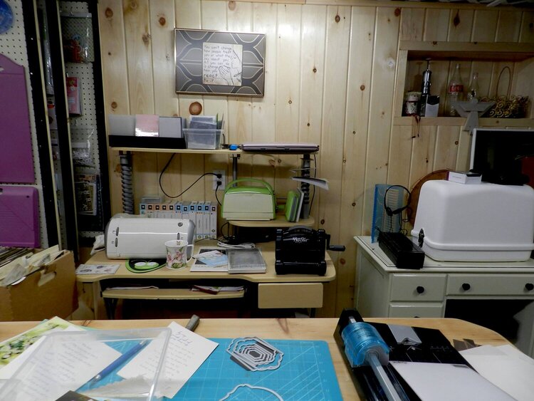 Craftroom cutting station