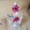 Vasen mit Papierblumen und Treibholz Deko