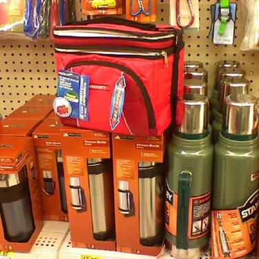 4. A Thermos {5 points} / A Thermos &amp; Lunchbox {5 extra points}