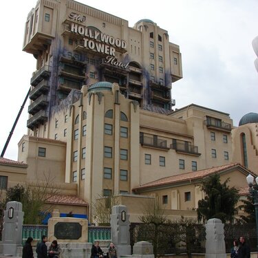 hollywood tower hotel paris style
