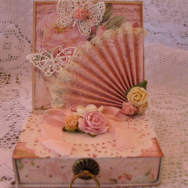 Easel card with drawer