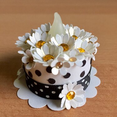 Daisy Tea Light Cake