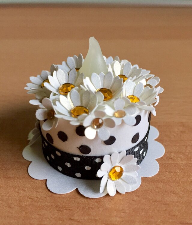 Daisy Tea Light Cake