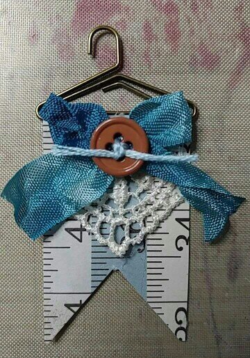 Small embelllishment for the sewing themed tag