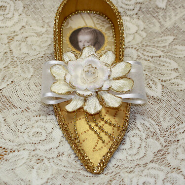 Marie Antoinette Gold Shoe Front view