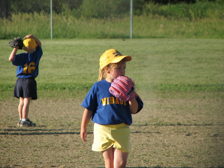 Haley&#039;s 1st t-ball game