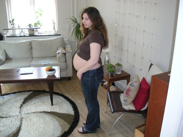 ELKE - PREGNANT 2006