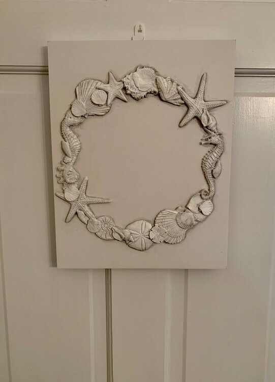 Wall decorations with moulds