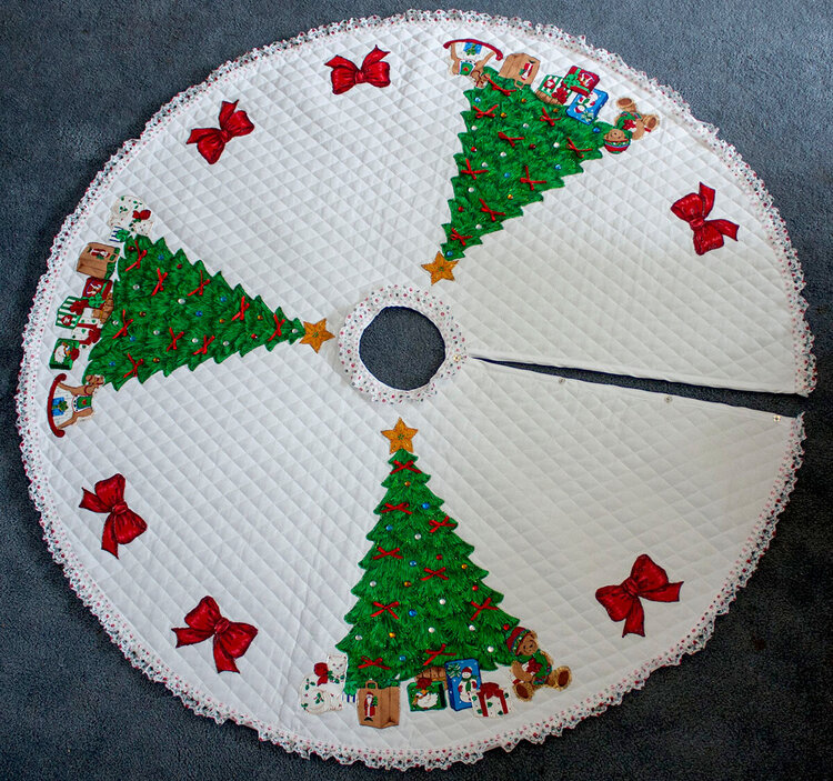 Christmas tree skirt for DD &amp; SIL