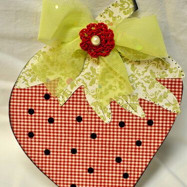Strawberry shaped card with video