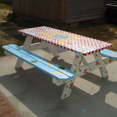 Picnic table FINISHED!