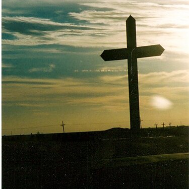 19 story cross on interstate 40 in Grom Texas
