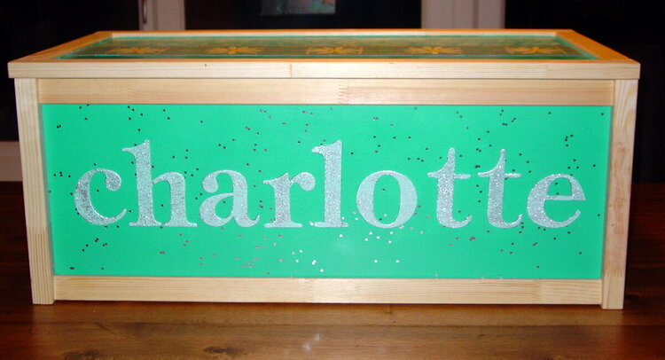 Charlotte toy box front