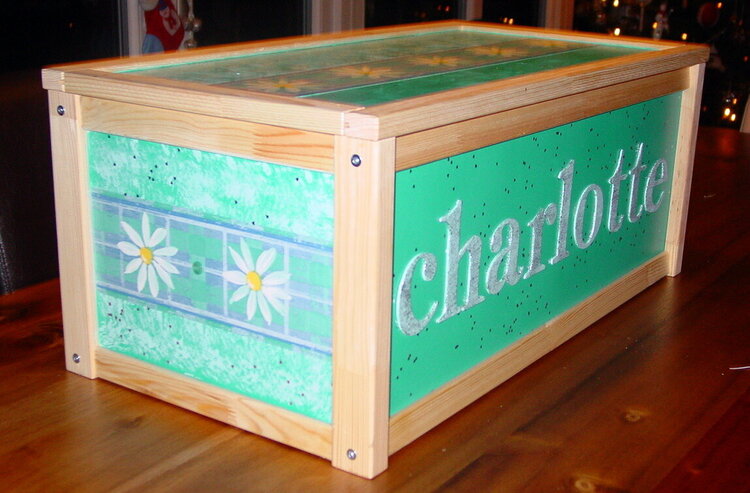 Charlotte toy box front and side