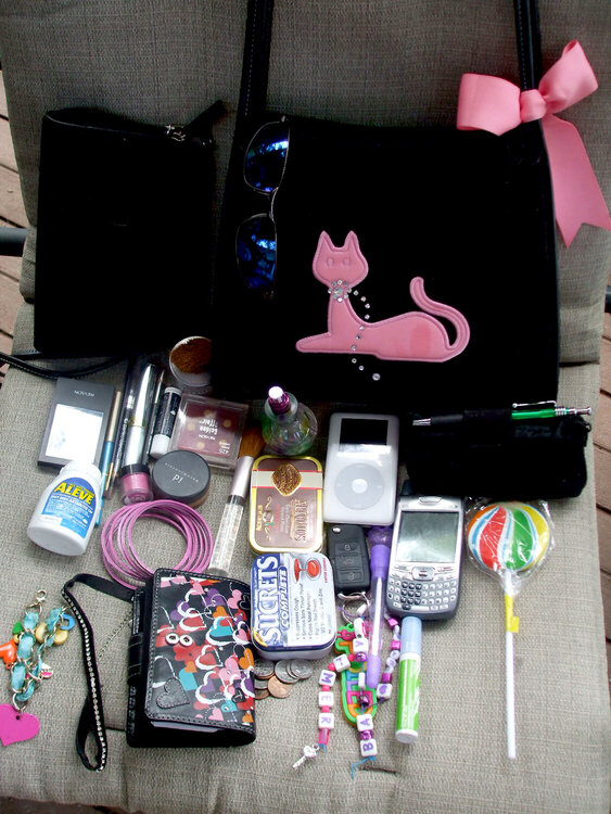 Photo-A-Day *Aug 7th* What&#039;s in your purse?!