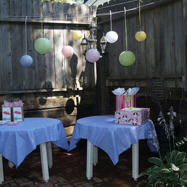 Cupcake/Gift Tables