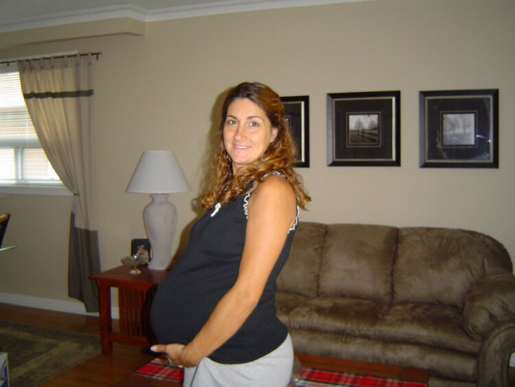 Me, very pregnant with Alyssa