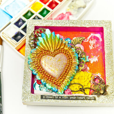 Lesson 5 - How to Place Finishing Touches on Mixed Media Projects with Metallic Mediums