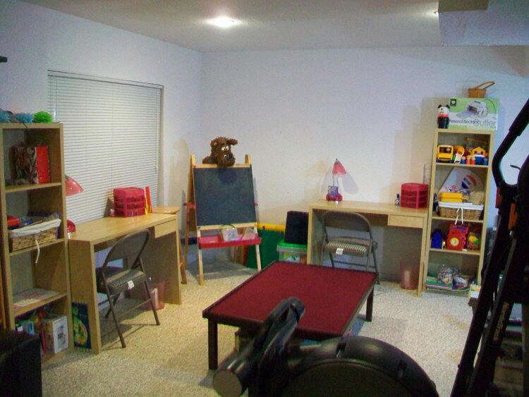 The girls crafty/play area