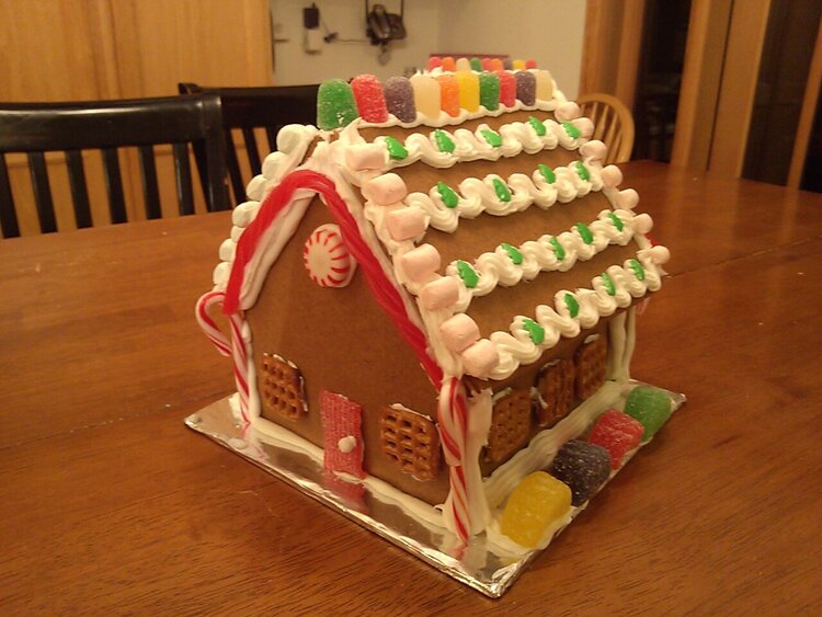 B&#039;s Gingerbread House