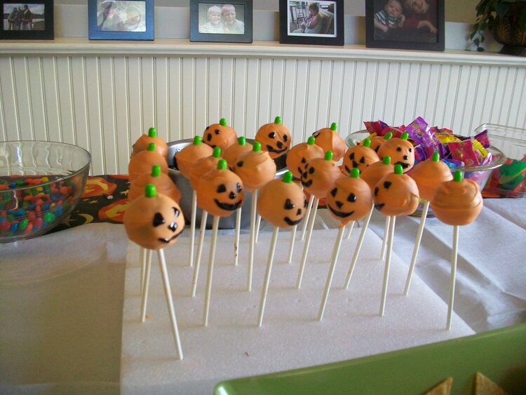 Pumpkin Cake pops inspired by Bakerella