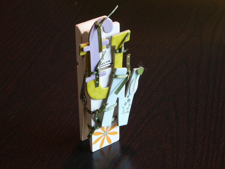 &quot;Fun&quot; Clothespin Picture/Memo Holder
