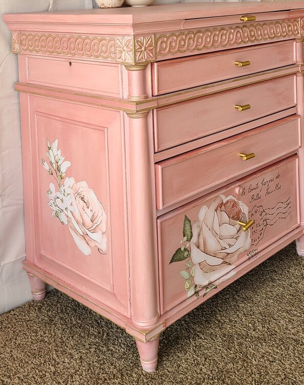 DRESSER