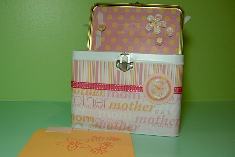 Tin Container / Lunch Box - Mother - Open Lid view
